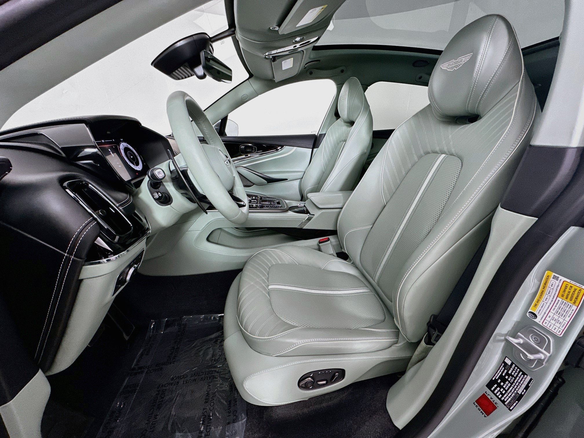Used 2025 Aston Martin DBX 707 AWD/4WD image 12