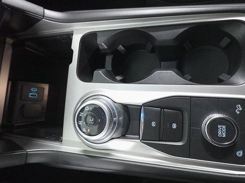 Used 2022 Ford Explorer XLT image 19