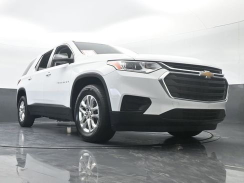 Used 2021 Chevrolet Traverse LS image 59