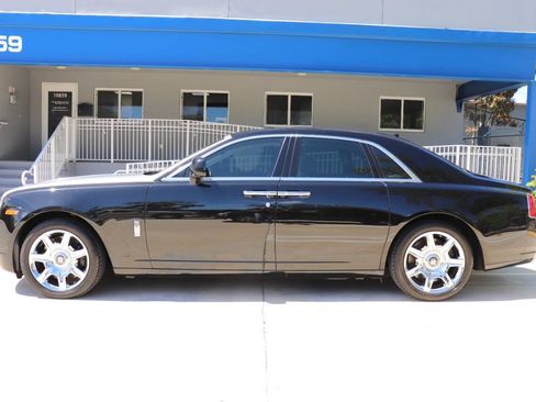 Used 2010 Rolls-Royce Ghost image 2