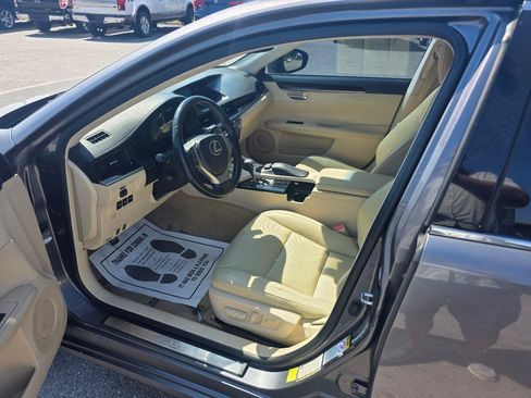Used 2013 Lexus ES 350 w/ Luxury Pkg FWD image 6