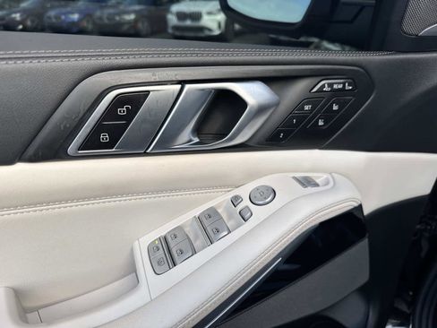 Used 2023 BMW X7 xDrive40i w/ Executive Package image 19