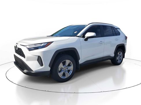 Used 2025 Toyota RAV4 XLE FWD image 3