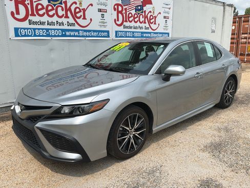 Used 2024 Toyota Camry SE FWD image 6