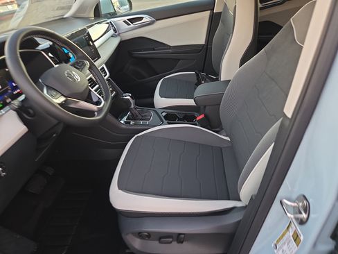 New 2026 Volkswagen Taos SE image 4
