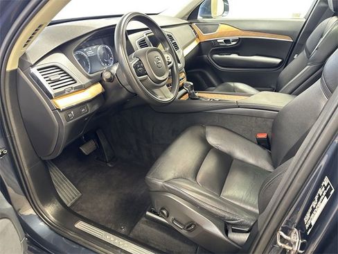 Used 2022 Volvo XC90 T6 Momentum w/ Protection Package image 12