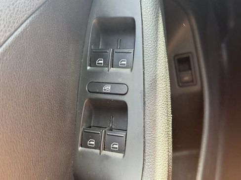 Used 2016 Volkswagen Jetta Sport FWD image 30