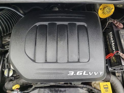 Used 2016 Dodge Grand Caravan SXT image 30