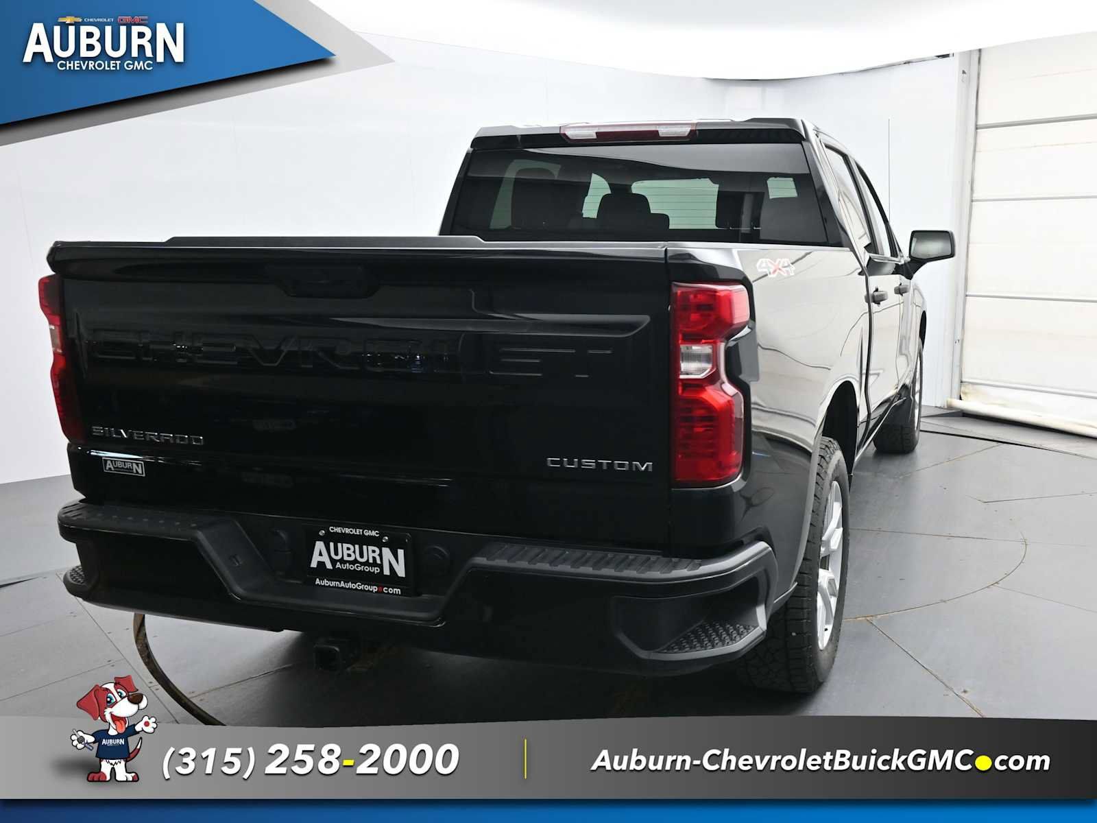Used 2023 Chevrolet Silverado 1500 Custom AWD/4WD image 4