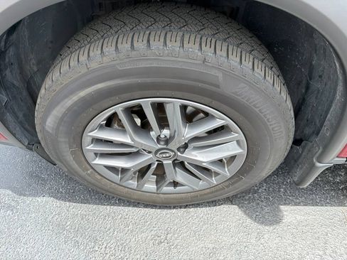 Used 2024 Nissan Rogue S FWD image 12