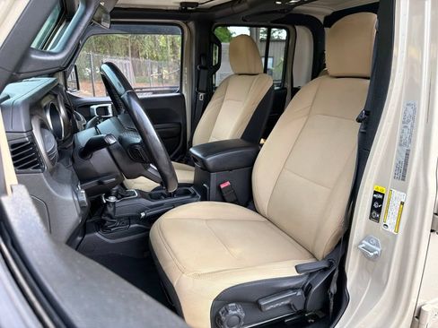 Used 2020 Jeep Gladiator Sport w/ Quick Order Package 24S AWD/4WD image 18
