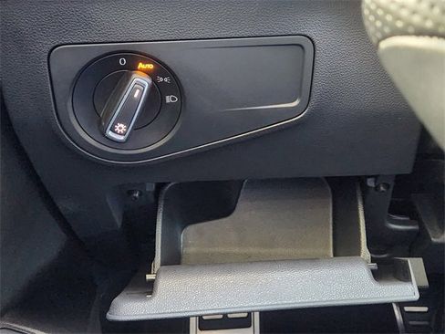 Used 2022 Volkswagen Tiguan SE R-Line image 19