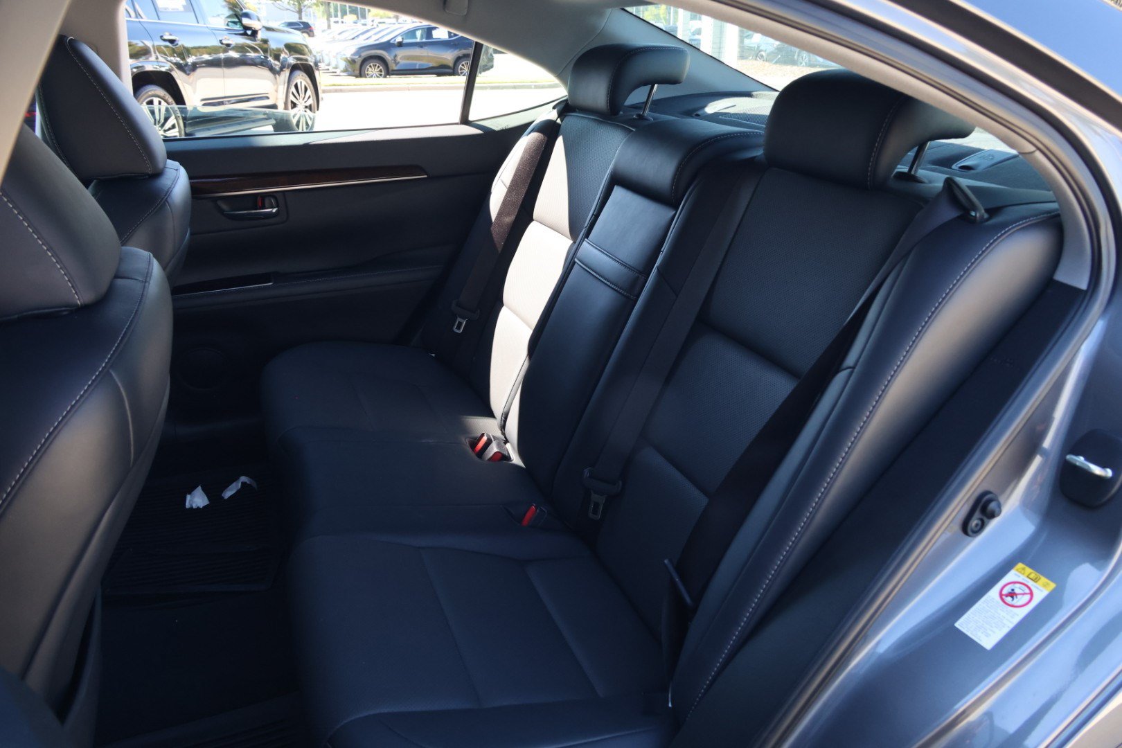 Used 2016 Lexus ES 350 w/ Premium Package w/Wood Trim FWD image 37