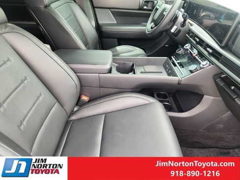 Used 2025 Hyundai Santa Fe Calligraphy AWD/4WD image 15