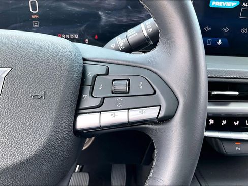 Used 2025 Cadillac XT4 Premium Luxury FWD image 23