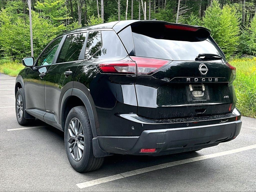 Used 2024 Nissan Rogue S AWD/4WD image 6
