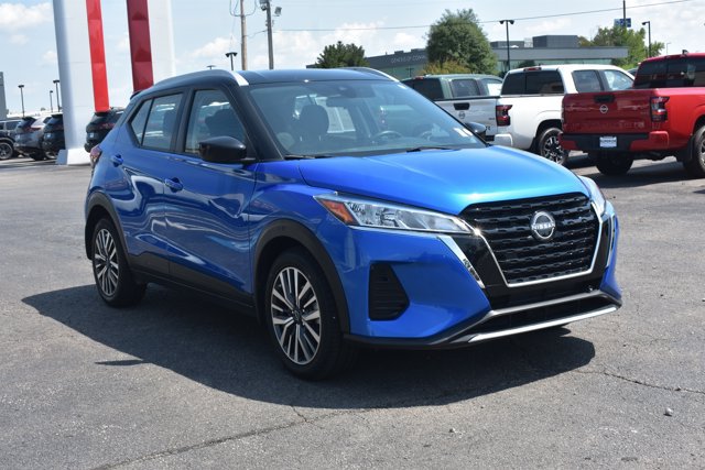 Used 2023 Nissan Kicks SV FWD image 3