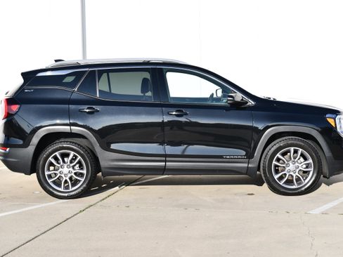 Used 2024 GMC Terrain SLT image 5
