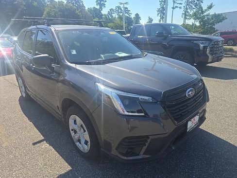 Used 2024 Subaru Forester AWD/4WD image 3