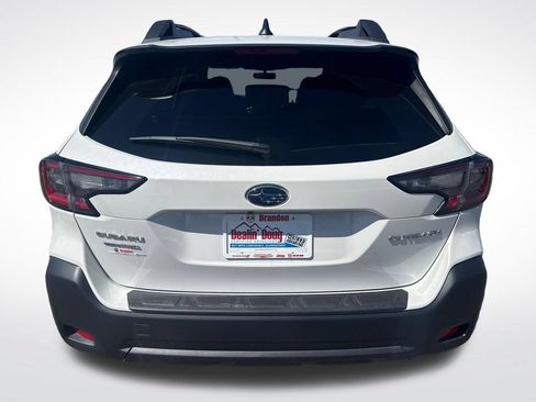 Used 2025 Subaru Outback Premium AWD/4WD image 4