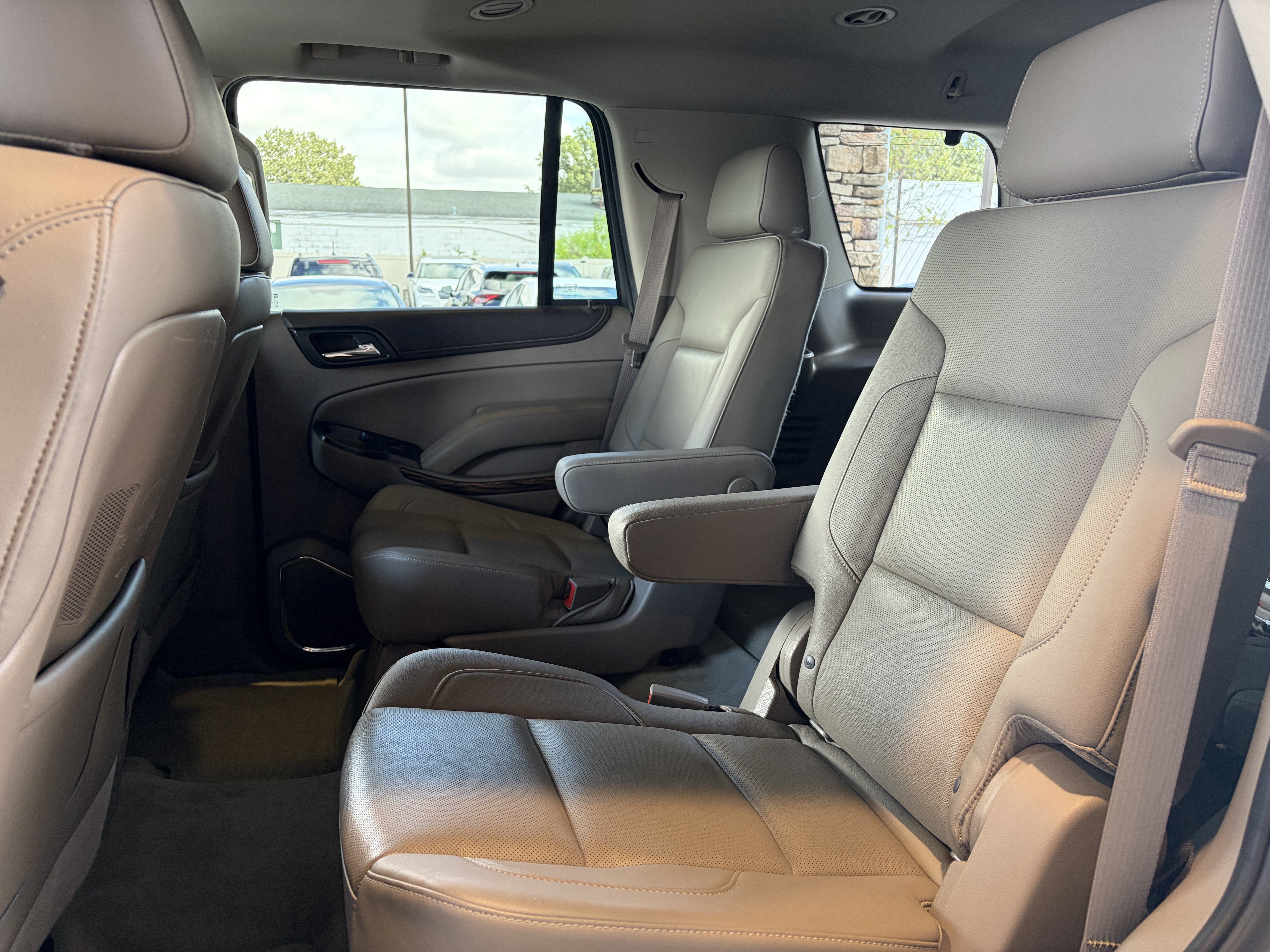 Used 2016 GMC Yukon SLT w/ Open Road Package AWD/4WD image 28