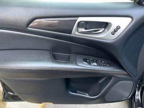 Used 2019 Nissan Pathfinder SL image 13