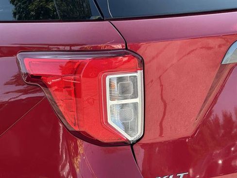 Used 2023 Ford Explorer XLT w/ Equipment Group 202A AWD/4WD image 9