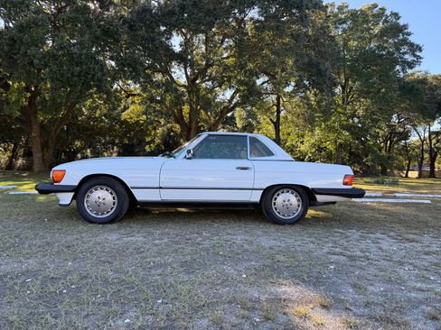 Used 1989 Mercedes-Benz 560 SL image 2
