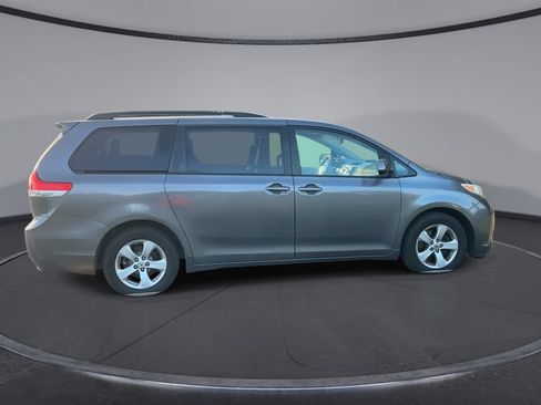 Used 2014 Toyota Sienna LE FWD image 9