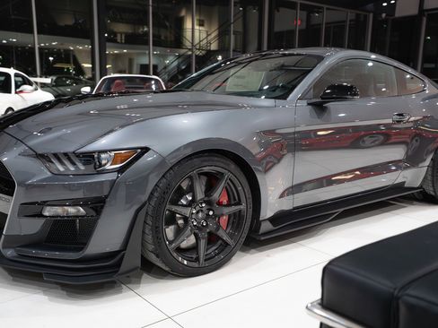 Used 2021 Ford Mustang Shelby GT500 w/ Carbon Fiber Track Pack image 12