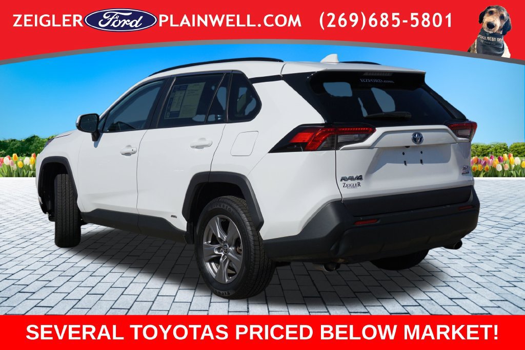 Used 2024 Toyota RAV4 XLE AWD/4WD image 3