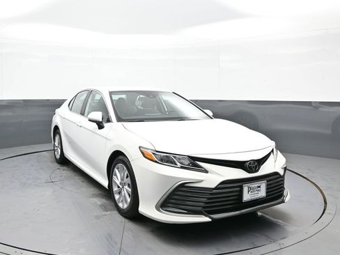 Certified 2023 Toyota Camry LE image 3