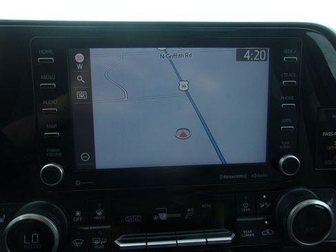 Used 2021 Toyota Highlander XLE AWD/4WD image 23