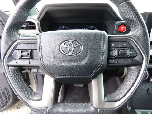 Used 2024 Toyota Tacoma TRD Off-Road image 32