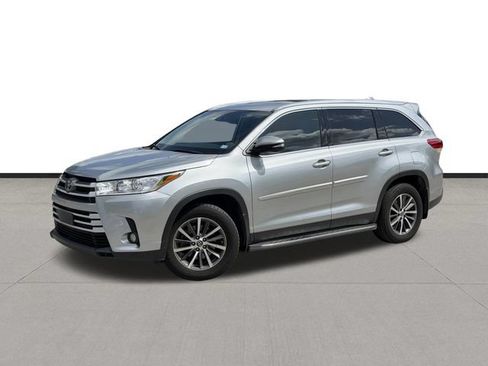 Used 2019 Toyota Highlander XLE AWD/4WD image 1