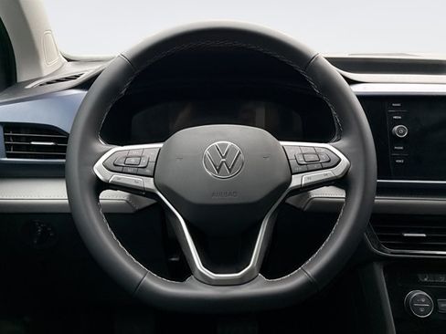 Used 2024 Volkswagen Taos SE AWD/4WD image 12