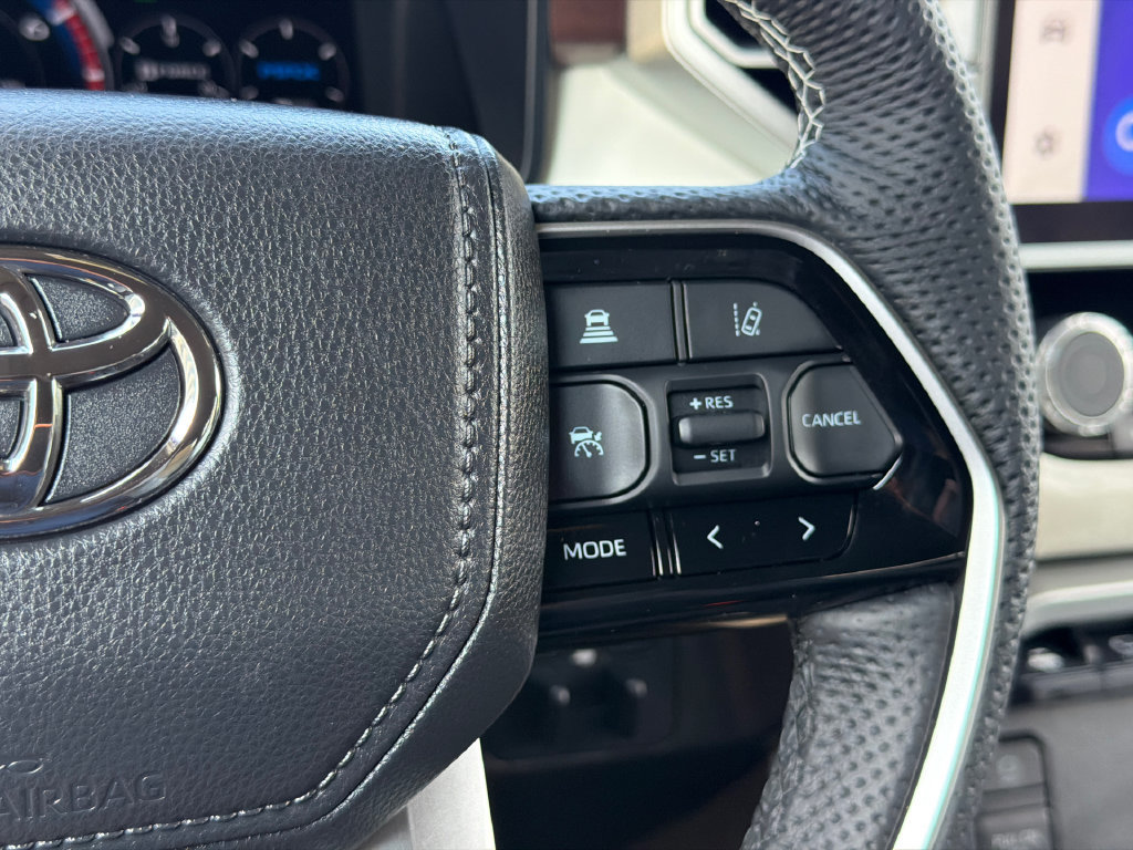 Used 2025 Toyota Sequoia Capstone AWD/4WD image 31