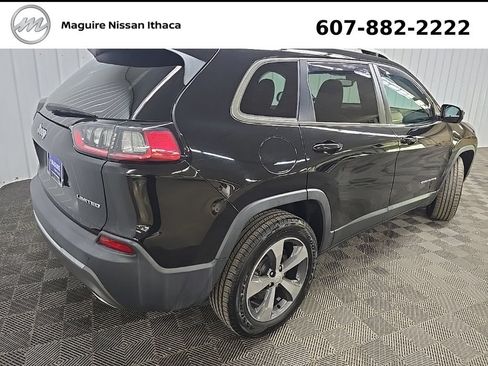 Used 2019 Jeep Cherokee Limited AWD/4WD image 11