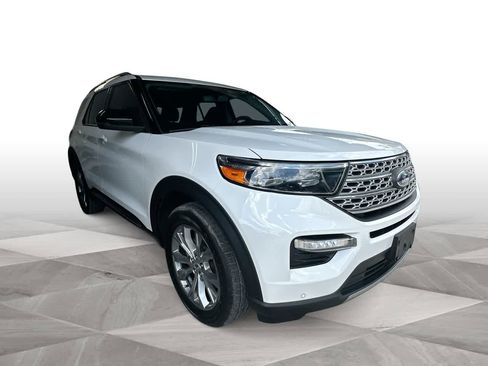 Used 2023 Ford Explorer Limited w/ Equipment Group 301A AWD/4WD image 2