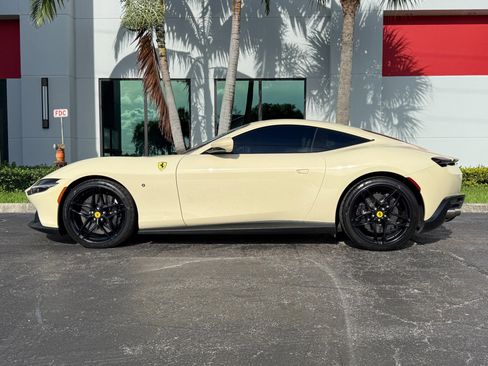 Used 2022 Ferrari Roma RWD image 13