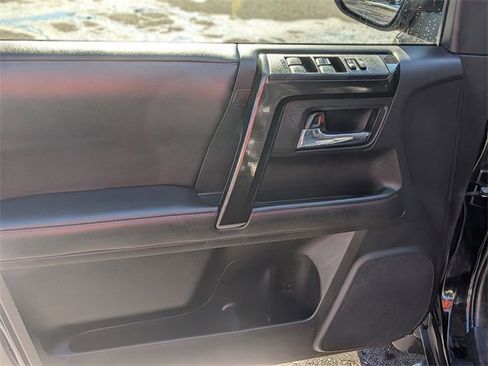 Used 2021 Toyota 4Runner Venture image 12