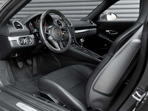 Used 2024 Porsche 718 Cayman image 4