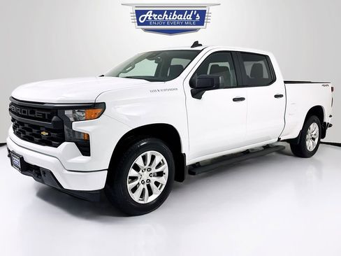 Used 2023 Chevrolet Silverado 1500 Custom image 3