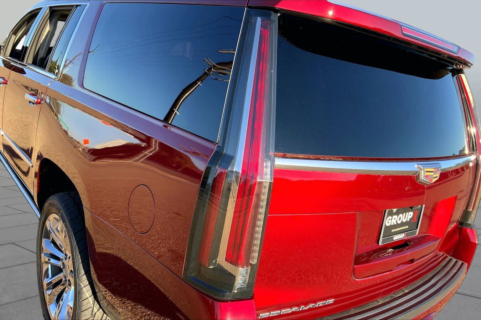 Used 2018 Cadillac Escalade ESV Premium Luxury w/ LPO, Radiant Package AWD/4WD image 27