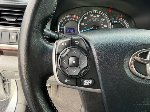 Used 2013 Toyota Camry XLE w/ Leather Pkg image 33