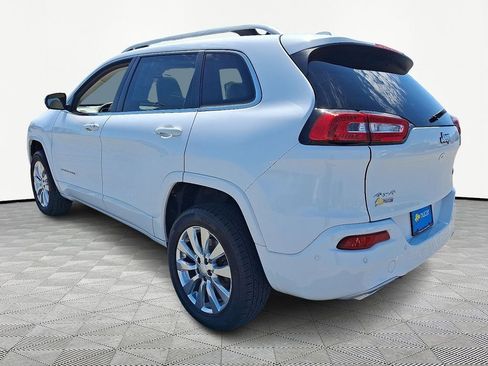 Used 2017 Jeep Cherokee Overland w/ Technology Group AWD/4WD image 5