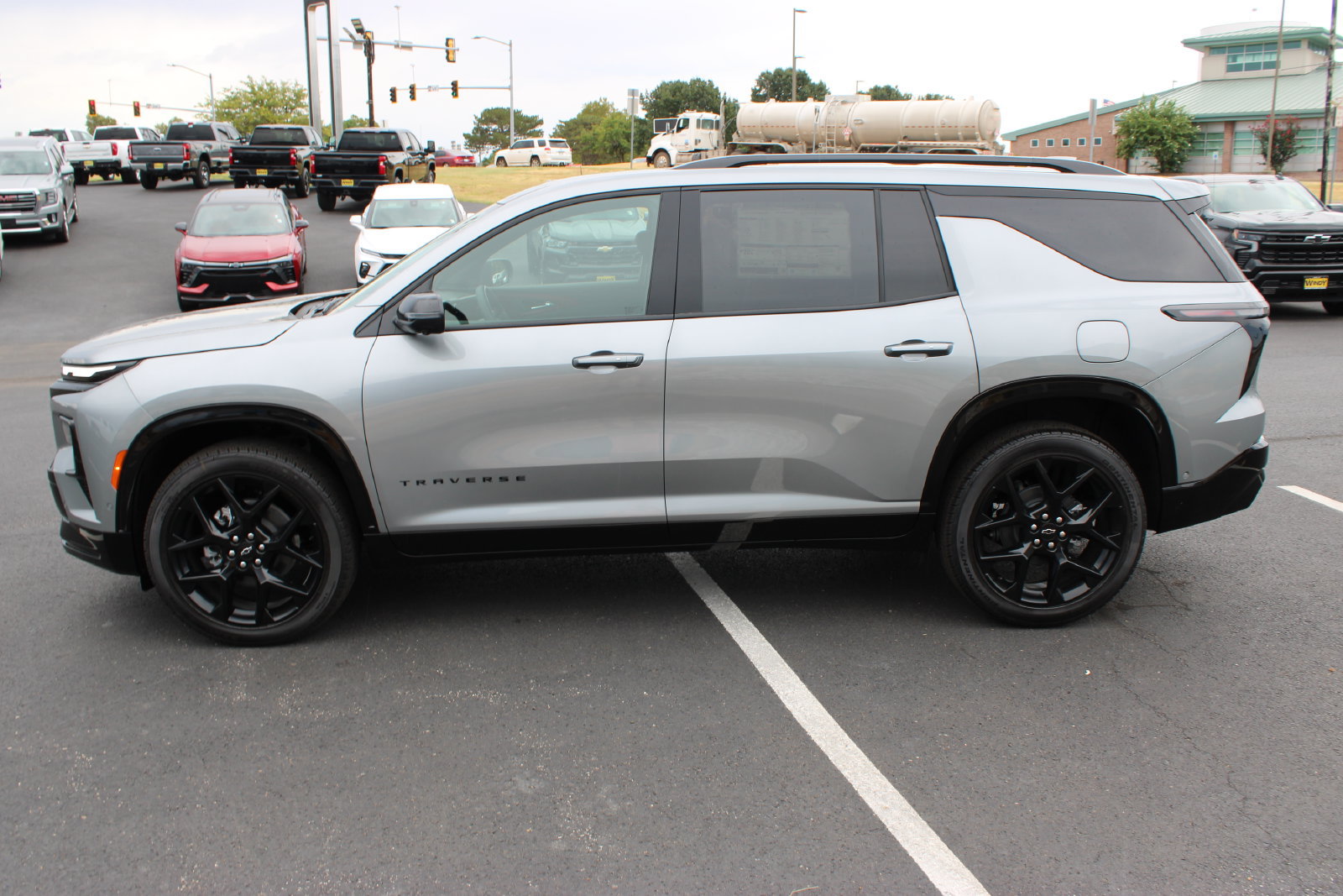 New 2026 Chevrolet Traverse RS w/ LPO, Floor Liner Package FWD image 5