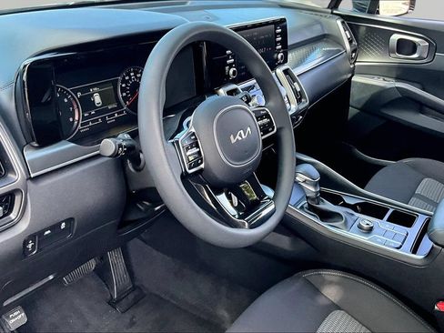 Used 2023 Kia Sorento LX FWD image 14