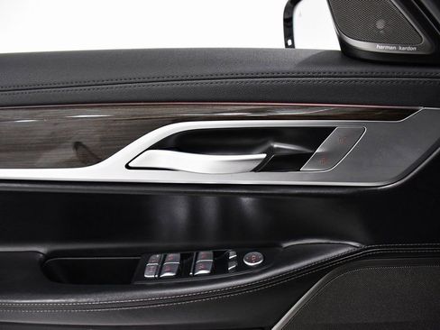 Used 2022 BMW 740i xDrive w/ Premium Package image 17