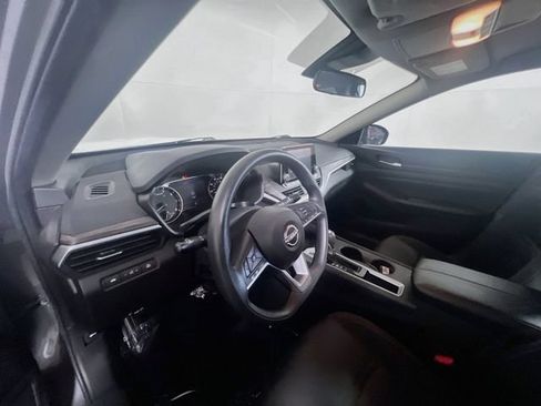 Used 2025 Nissan Altima 2.5 SV FWD image 15